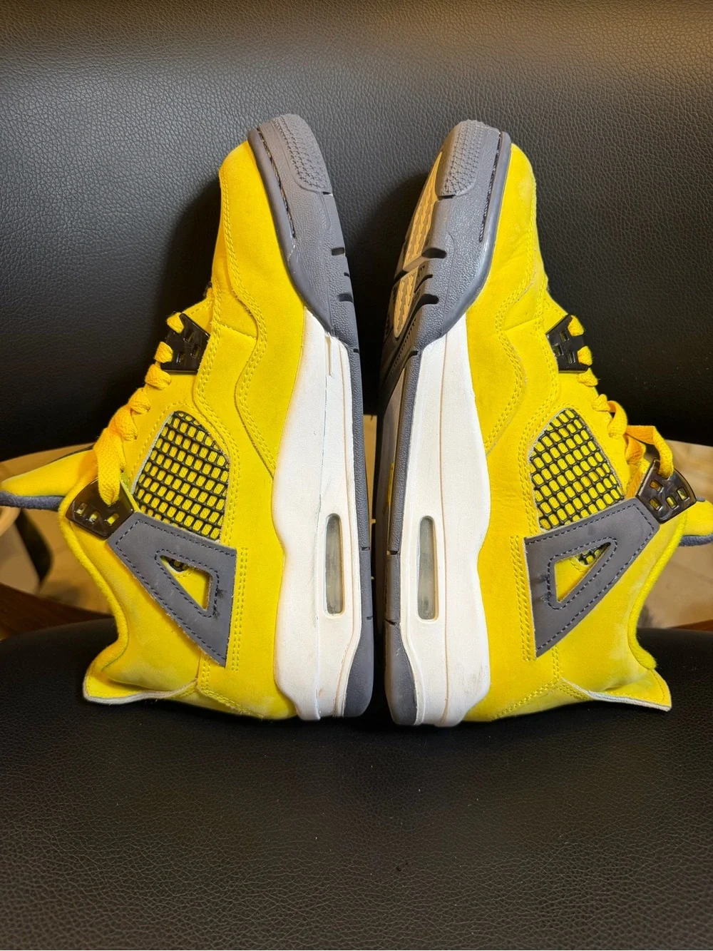 Nike Jordan 4 Retro Lightning Tour Yellow GS 6Y (Women’s Sz. 7.5)408452-700